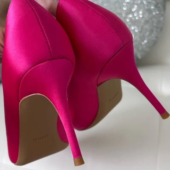 NWOT 💖 Pink Satin Heels with crystal - Picture 6 of 17